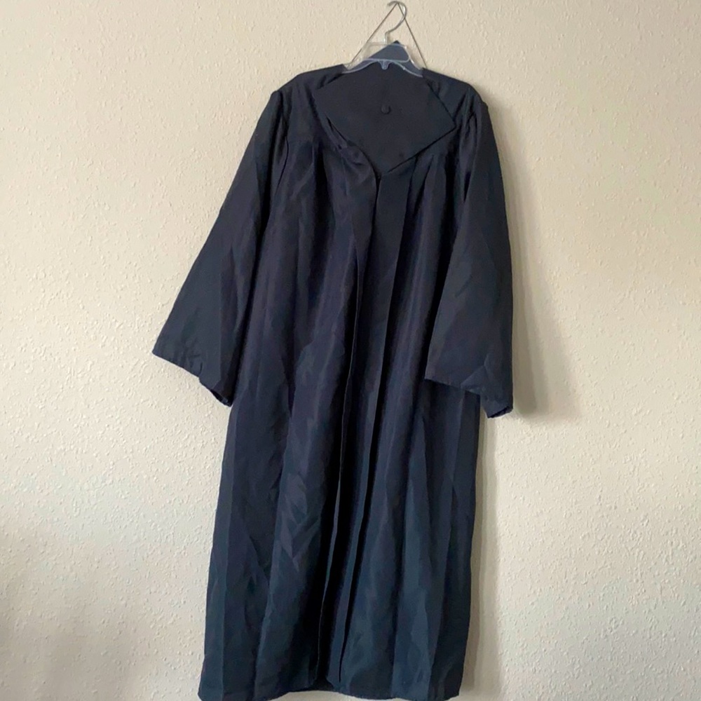 Black graduation cap and gown 6’1”-6’3”